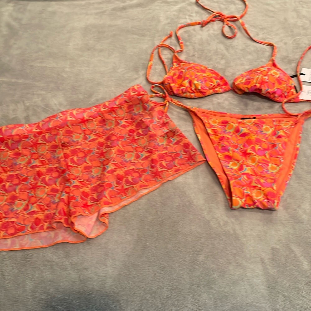 NWT 3 Piece Binkin by Kendall + Kylie